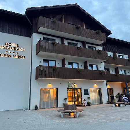 Hotel Sorin Mihai Cristian  Exteriör bild