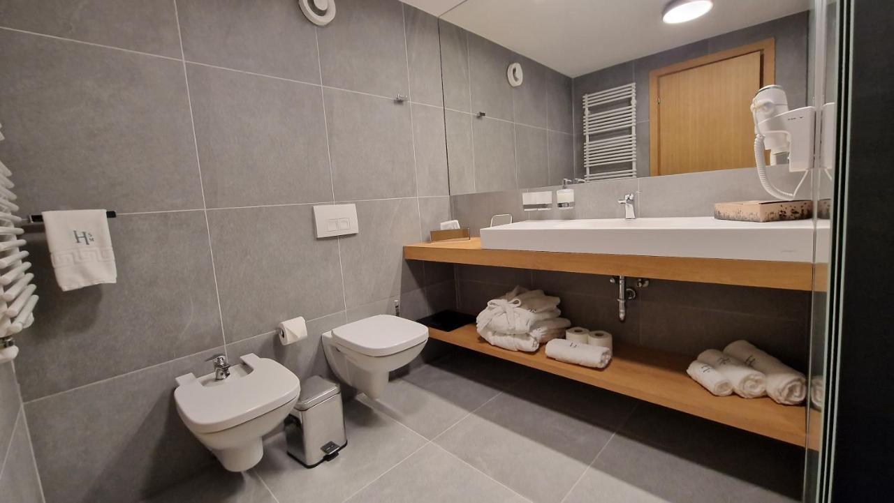 Hotel Sorin Mihai Cristian  Exteriör bild