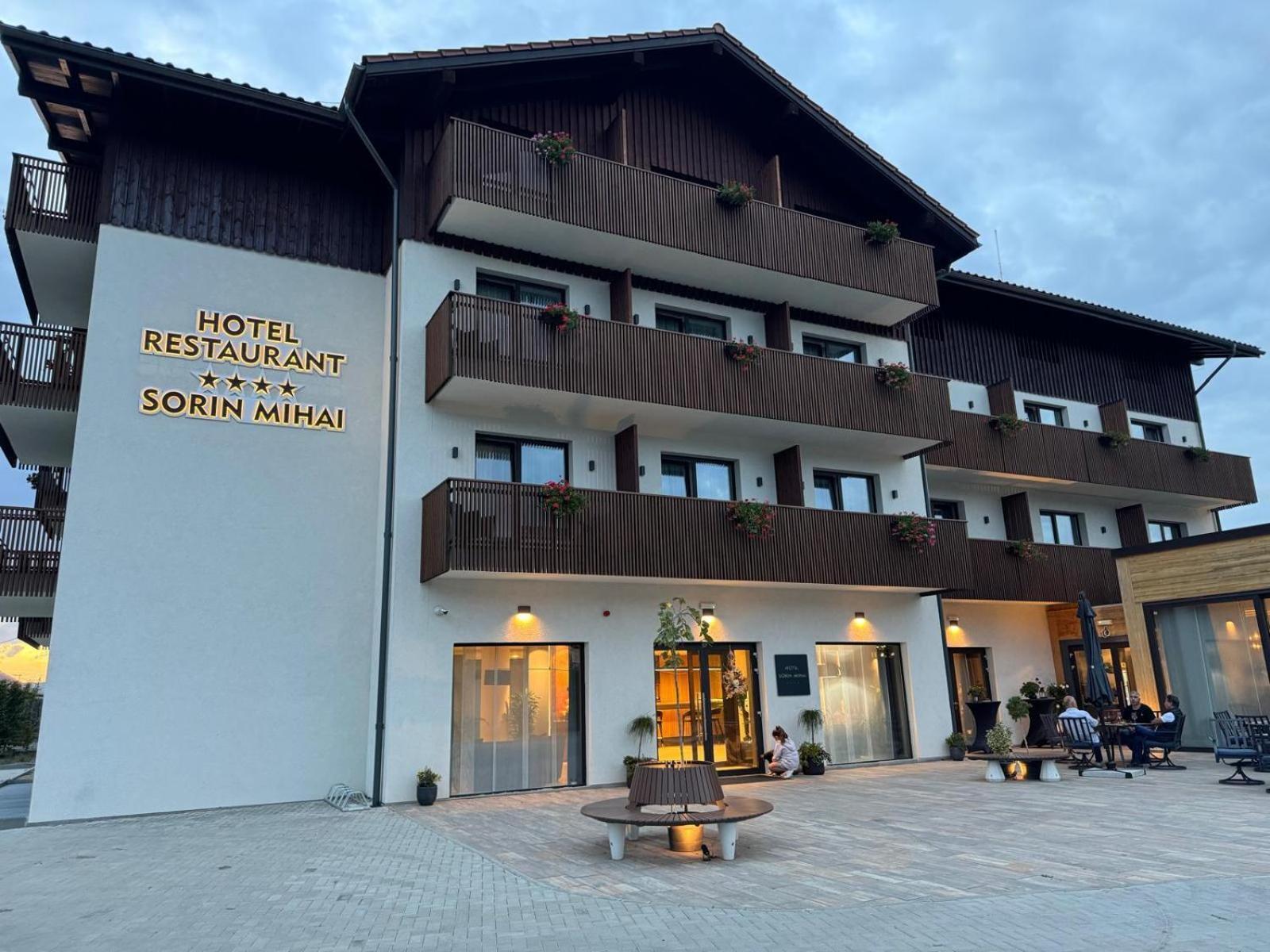 Hotel Sorin Mihai Cristian  Exteriör bild